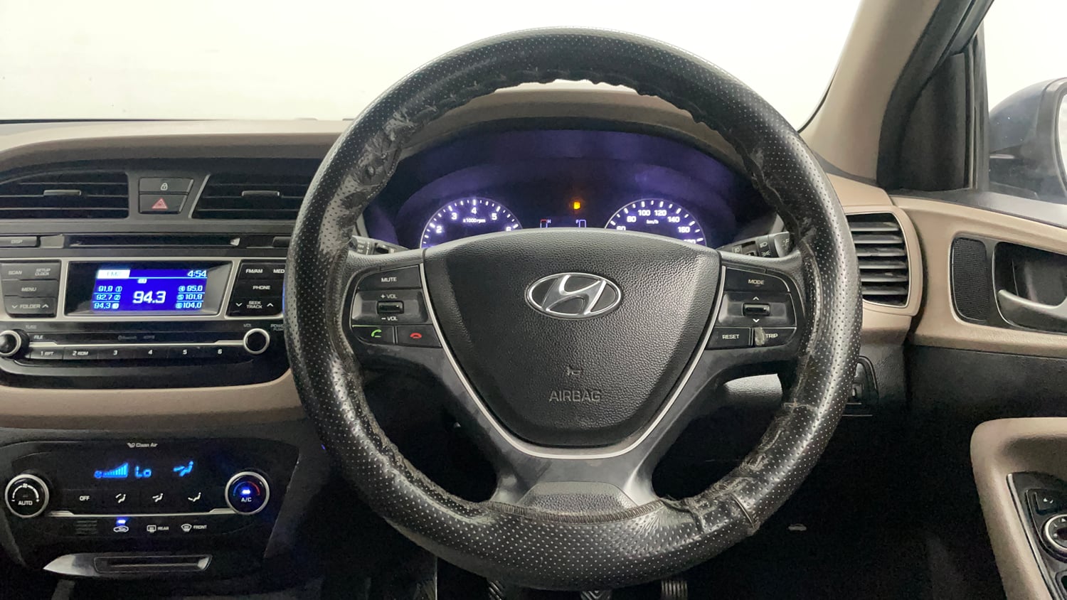 Used 2015 Hyundai Elite i20 Sportz 1.2 Petrol Manual interior STEERING VIEW