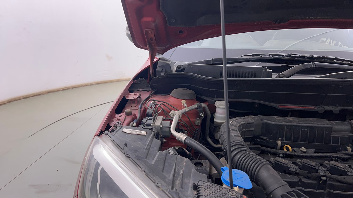Used 2020 maruti-suzuki Vitara Brezza ZXi Plus Petrol Manual engine ENGINE RIGHT SIDE HINGE & APRON VIEW