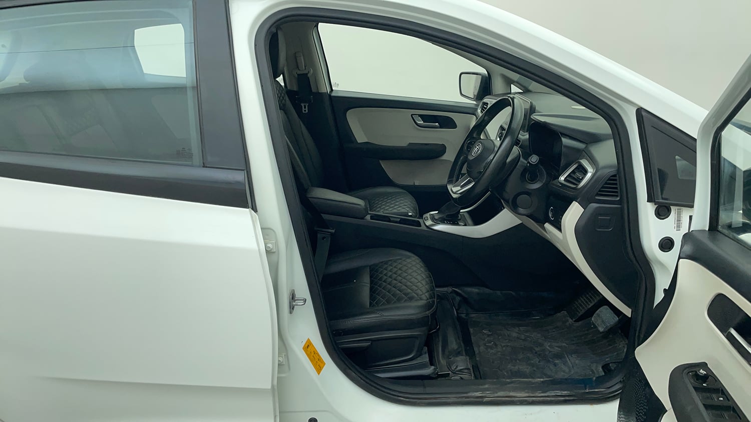 Used 2022 Tata Altroz XZA Petrol Petrol Automatic interior RIGHT SIDE FRONT DOOR CABIN VIEW