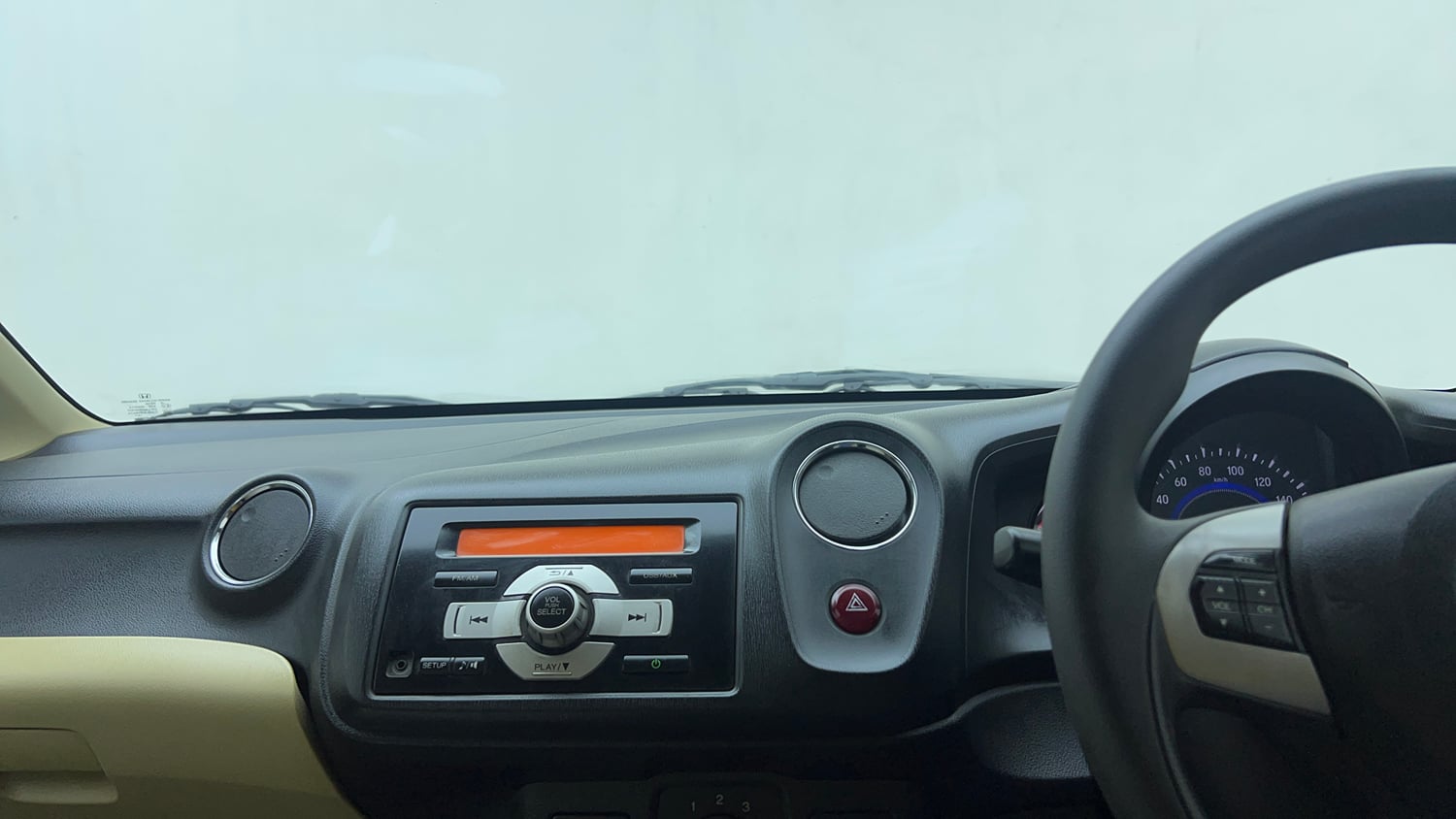 Used 2015 Honda Amaze 1.2 S i-VTEC Petrol Manual top_features Integrated (in-dash) music system