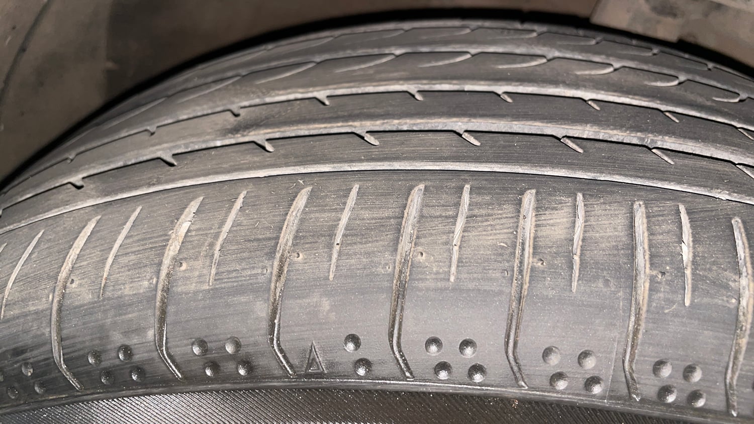 Used 2023 Kia Seltos GTX Plus 1.5 Turbo Petrol DCT Petrol Automatic tyres RIGHT FRONT TYRE TREAD VIEW