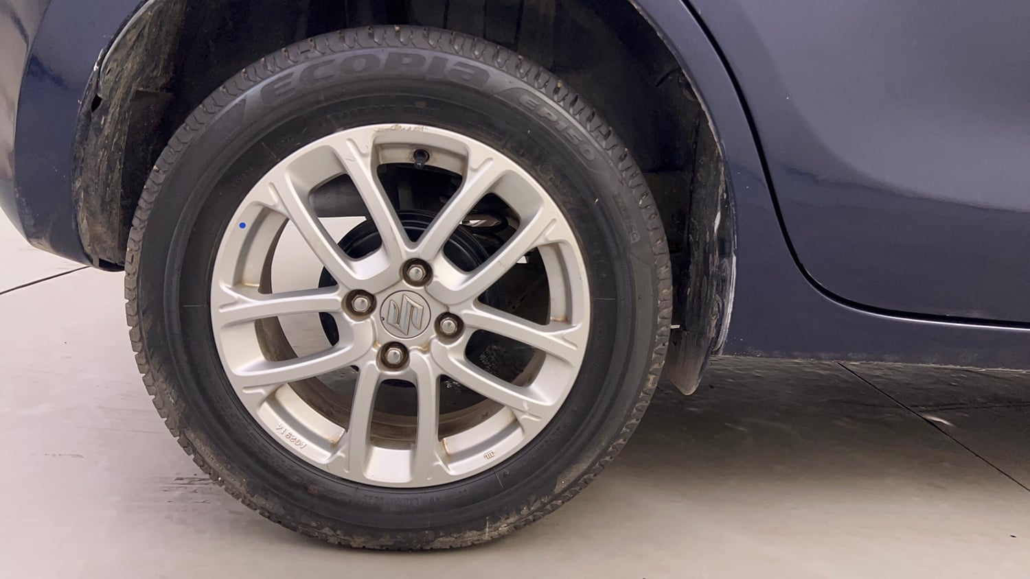 Used 2018 Maruti Suzuki Swift ZXi AMT Petrol Automatic tyres RIGHT REAR TYRE RIM VIEW