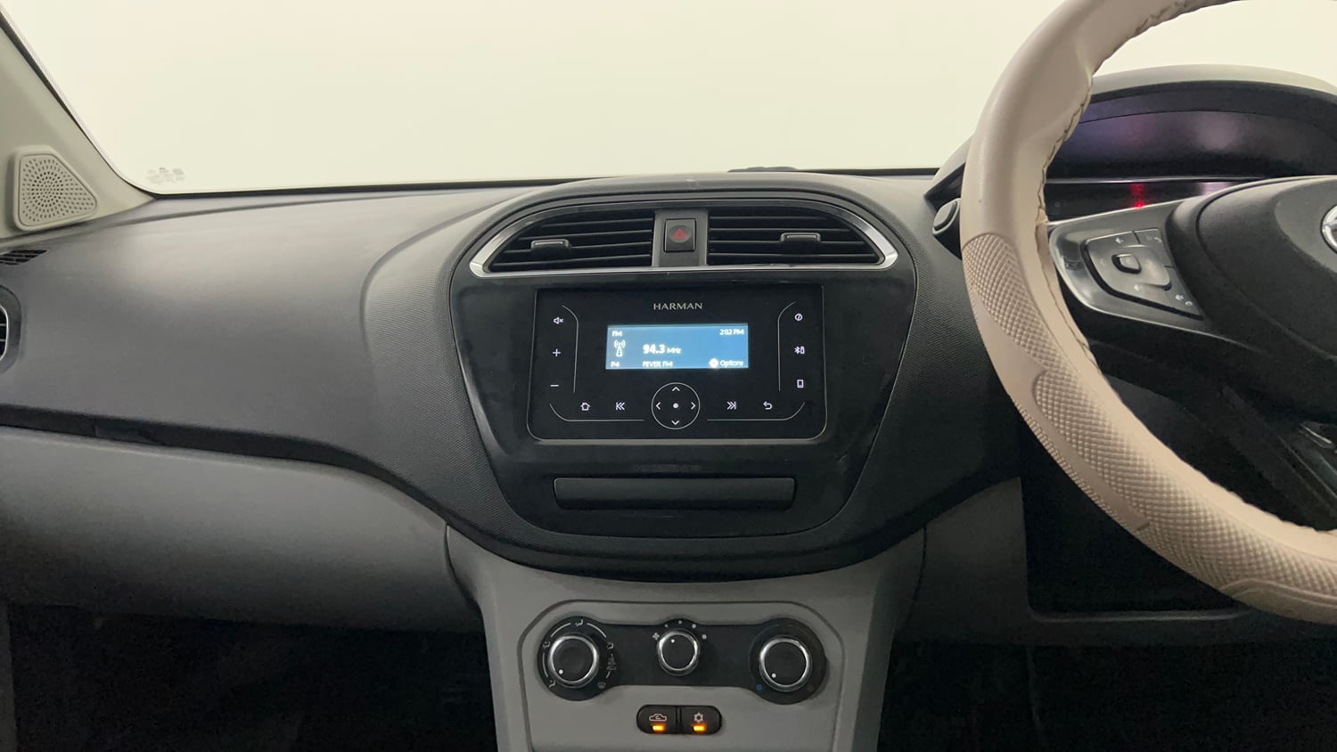 Used 2021 Tata Tiago XT Petrol Manual interior MUSIC SYSTEM & AC CONTROL VIEW