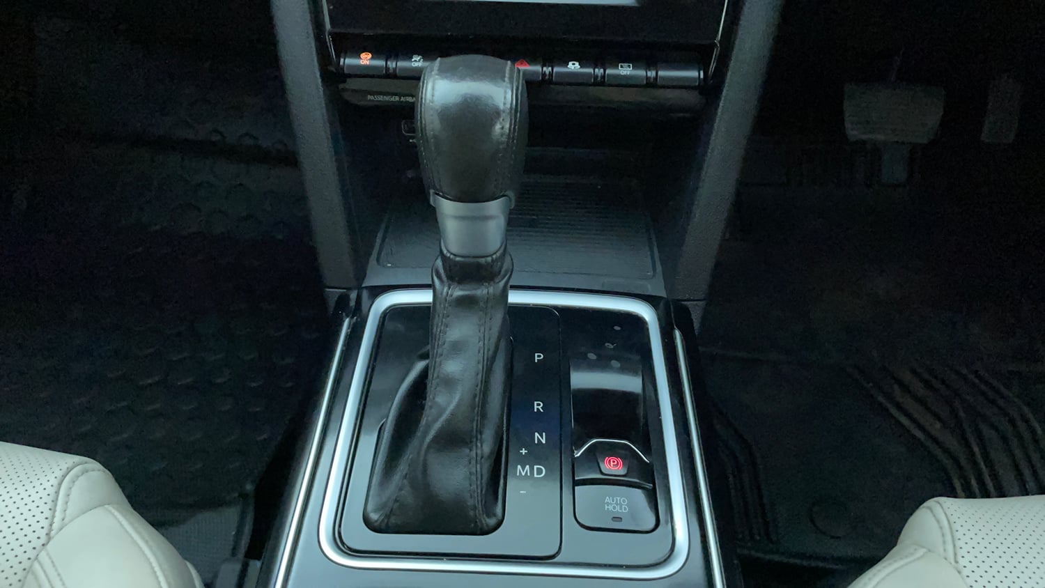 Used 2026 Mahindra XUV700 AX 7 Petrol AT Luxury Pack 7 STR Petrol Automatic interior GEAR  KNOB VIEW