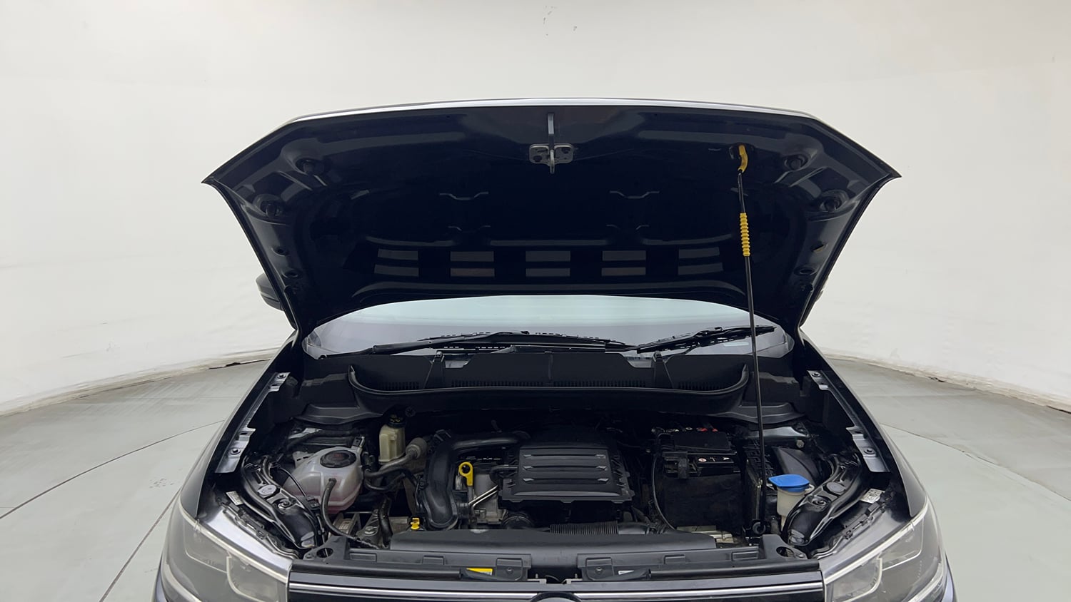 Used 2023 Volkswagen Taigun Highline 1.0 TSI MT Petrol Manual engine ENGINE & BONNET OPEN FRONT VIEW