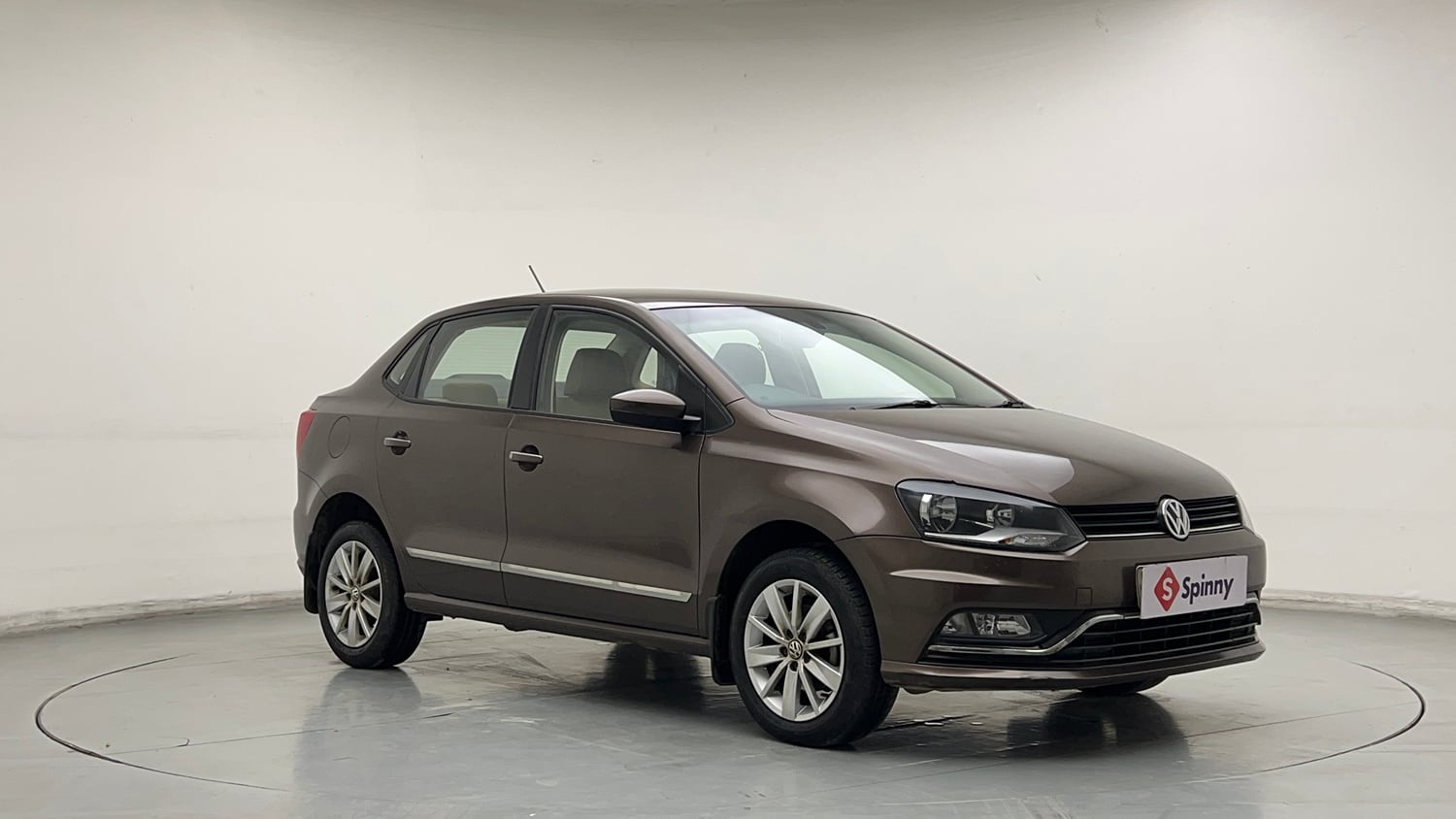 Used 2017 Volkswagen Ameo Highline1.2L (P) Petrol Manual exterior RIGHT FRONT CORNER VIEW