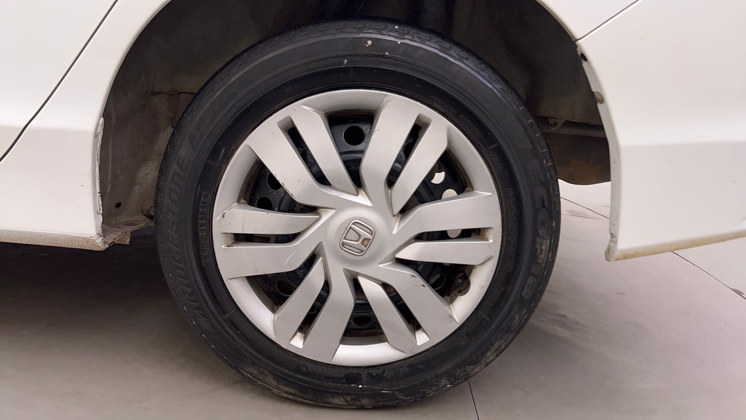 Used 2016 Honda City S Petrol Manual tyres LEFT REAR TYRE RIM VIEW