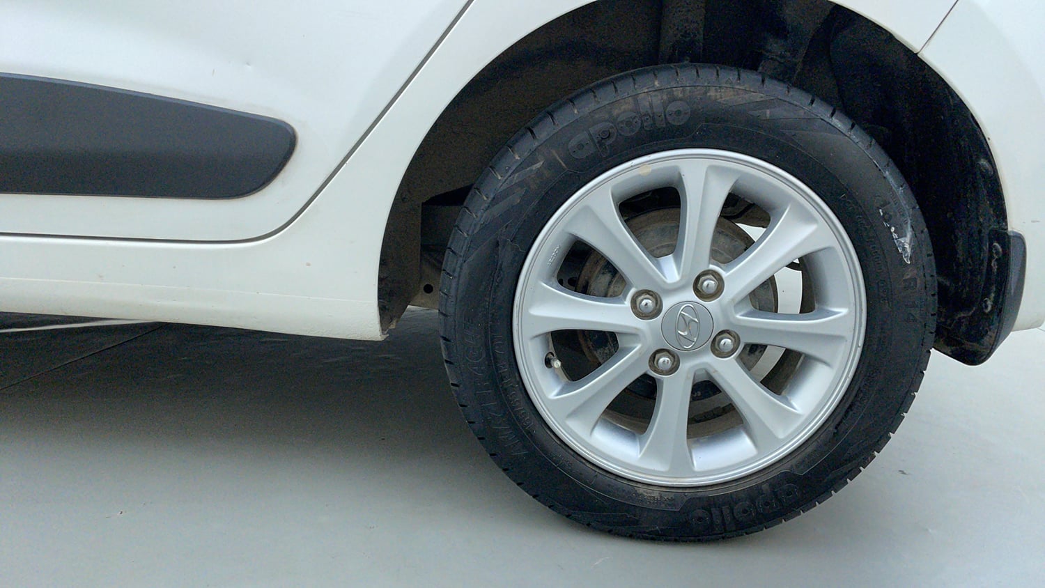 Used 2014 Hyundai Grand i10 Asta AT 1.2 Kappa VTVT Petrol Automatic tyres LEFT REAR TYRE RIM VIEW