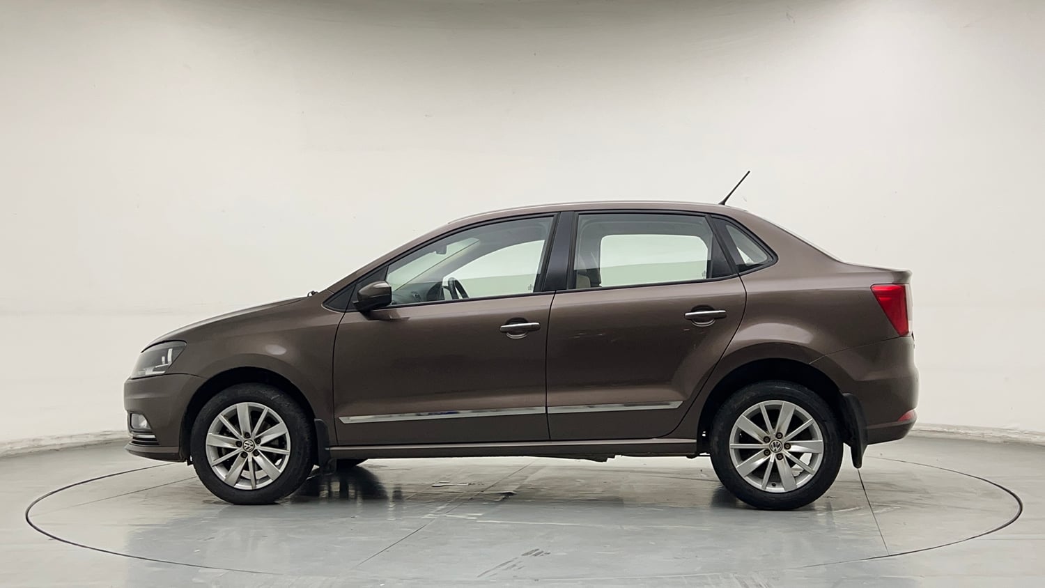 Used 2017 Volkswagen Ameo Highline1.2L (P) Petrol Manual exterior LEFT SIDE VIEW