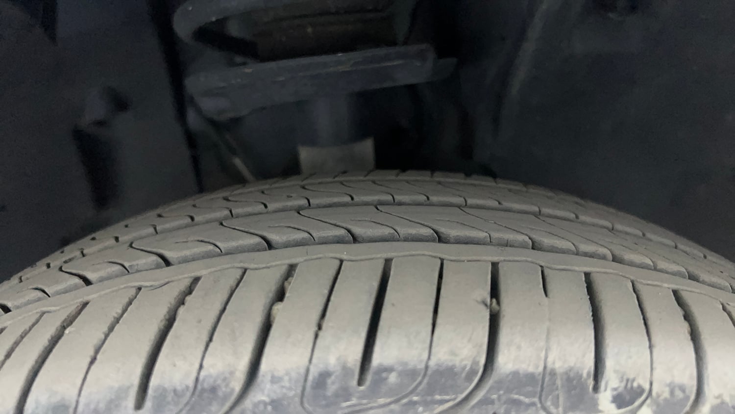 Used 2023 Tata Altroz XZA Plus (S) Petrol Automatic tyres RIGHT FRONT TYRE TREAD VIEW