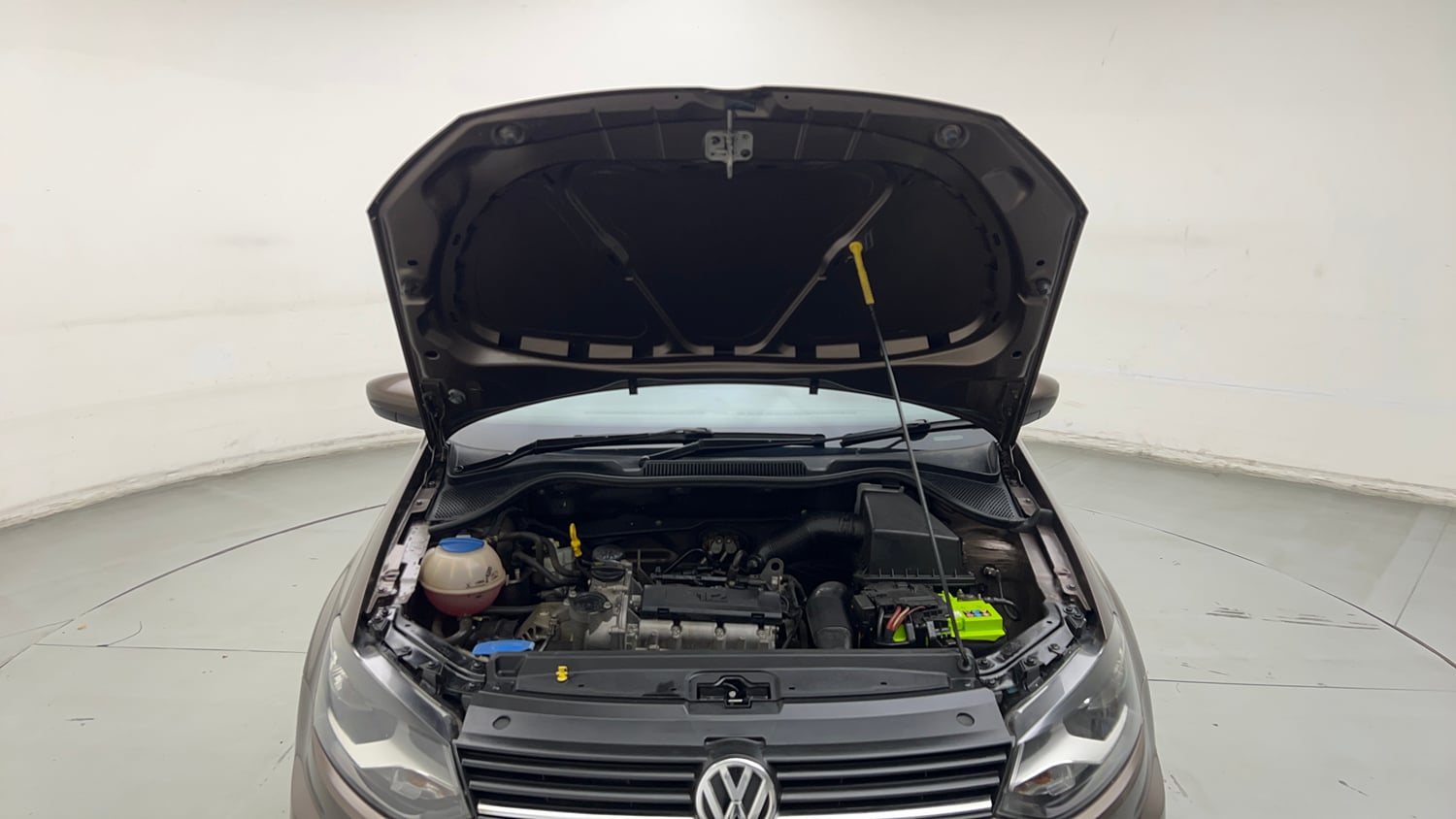 Used 2017 Volkswagen Ameo Highline1.2L (P) Petrol Manual engine ENGINE & BONNET OPEN FRONT VIEW