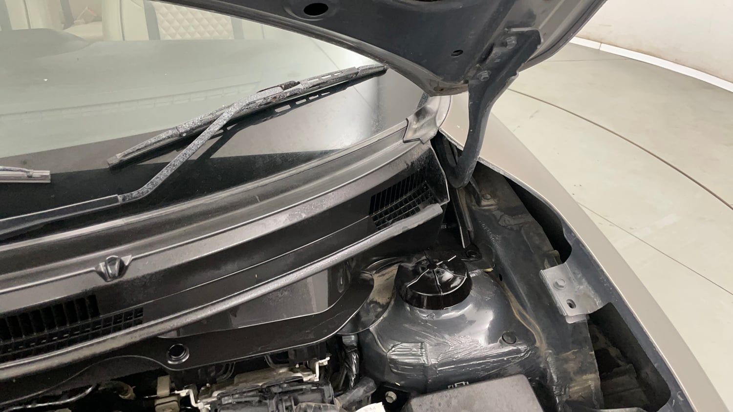 Used 2018 Maruti Suzuki Dzire VXi Petrol Manual engine ENGINE LEFT SIDE HINGE & APRON VIEW