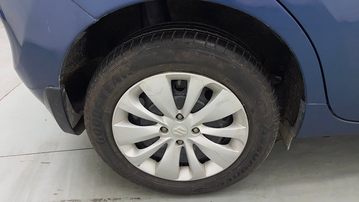 Used 2018 Maruti Suzuki Baleno Delta 1.2 Petrol Manual tyres RIGHT REAR TYRE RIM VIEW