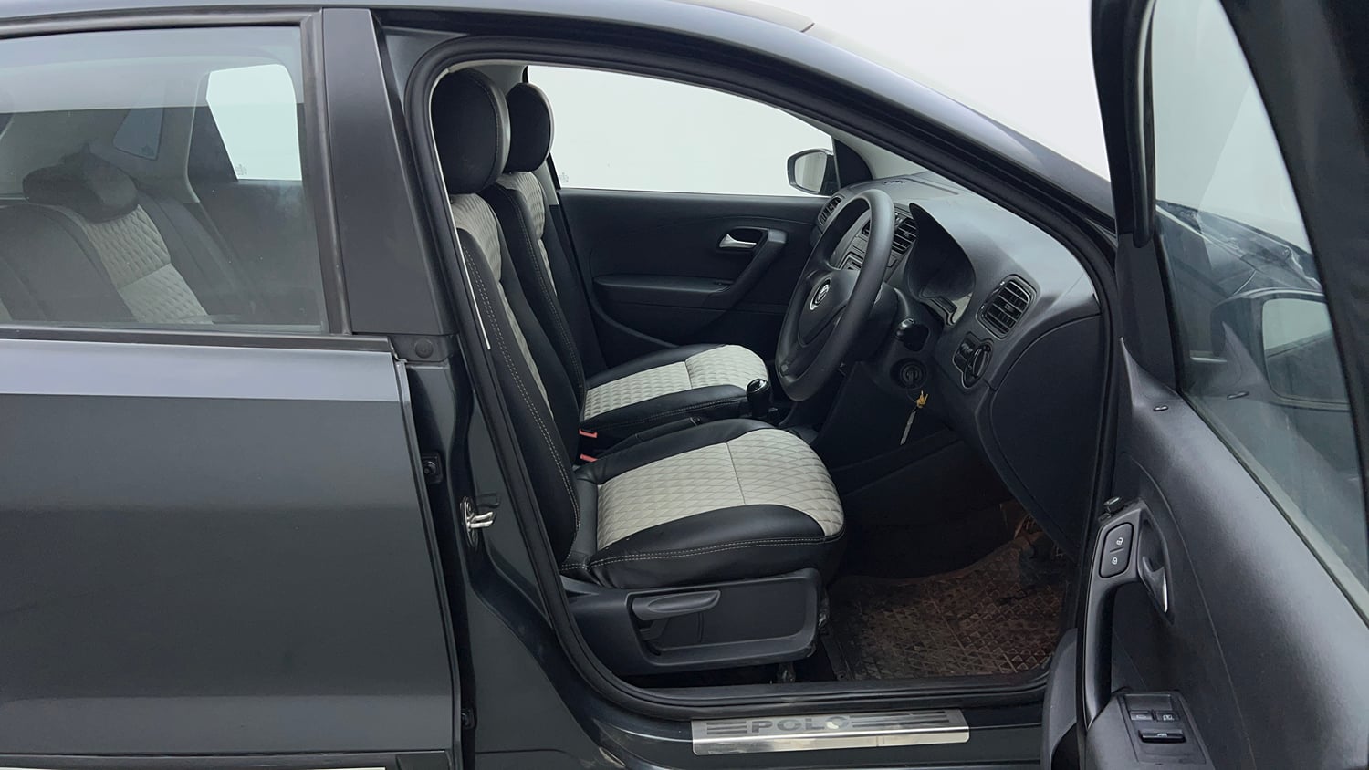 Used 2021 Volkswagen Polo Comfortline 1.0L MPI Petrol Manual interior RIGHT SIDE FRONT DOOR CABIN VIEW