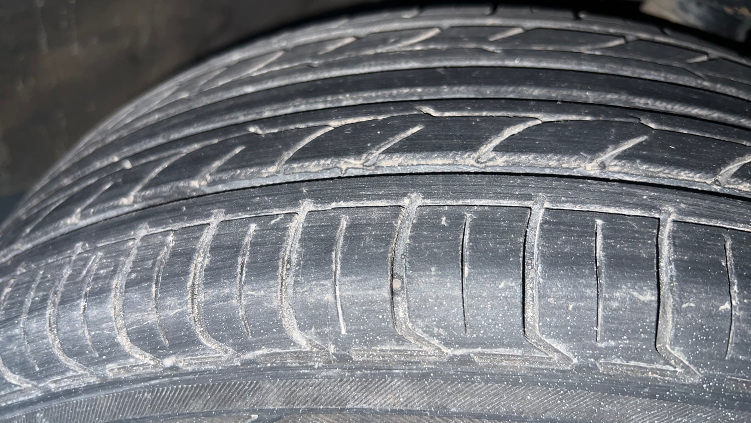 Used 2019 Maruti Suzuki Ignis Zeta 1.2 AMT Petrol Automatic tyres RIGHT FRONT TYRE TREAD VIEW