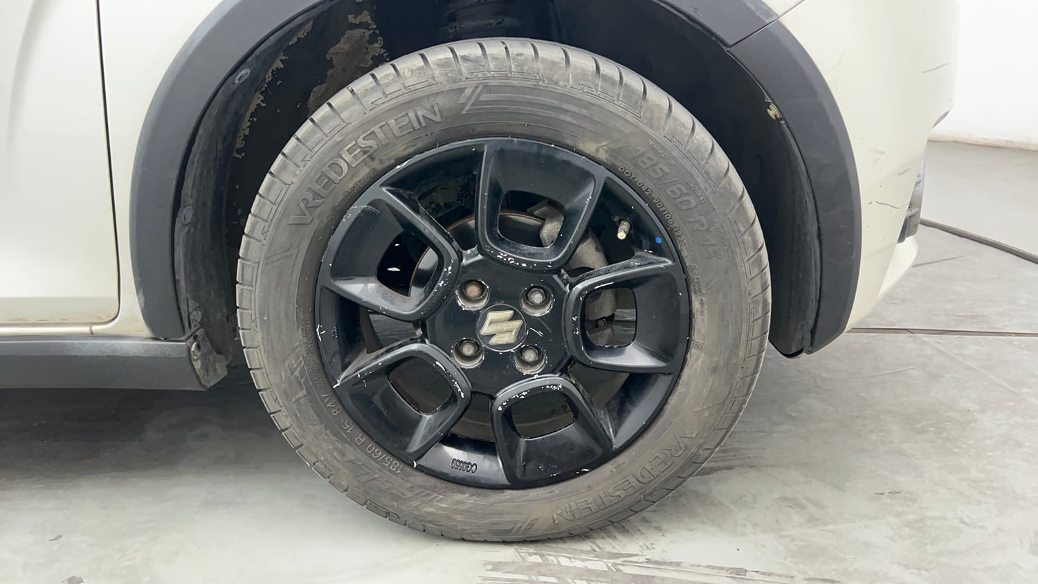 Used 2017 Maruti Suzuki Ignis Zeta 1.2 AMT Petrol Automatic tyres RIGHT FRONT TYRE RIM VIEW