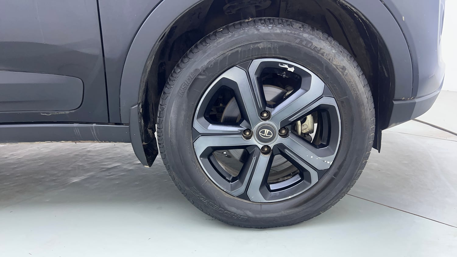 Used 2023 Tata Nexon XZA Plus LUXS Red Dark Edition Petrol Automatic tyres RIGHT FRONT TYRE RIM VIEW