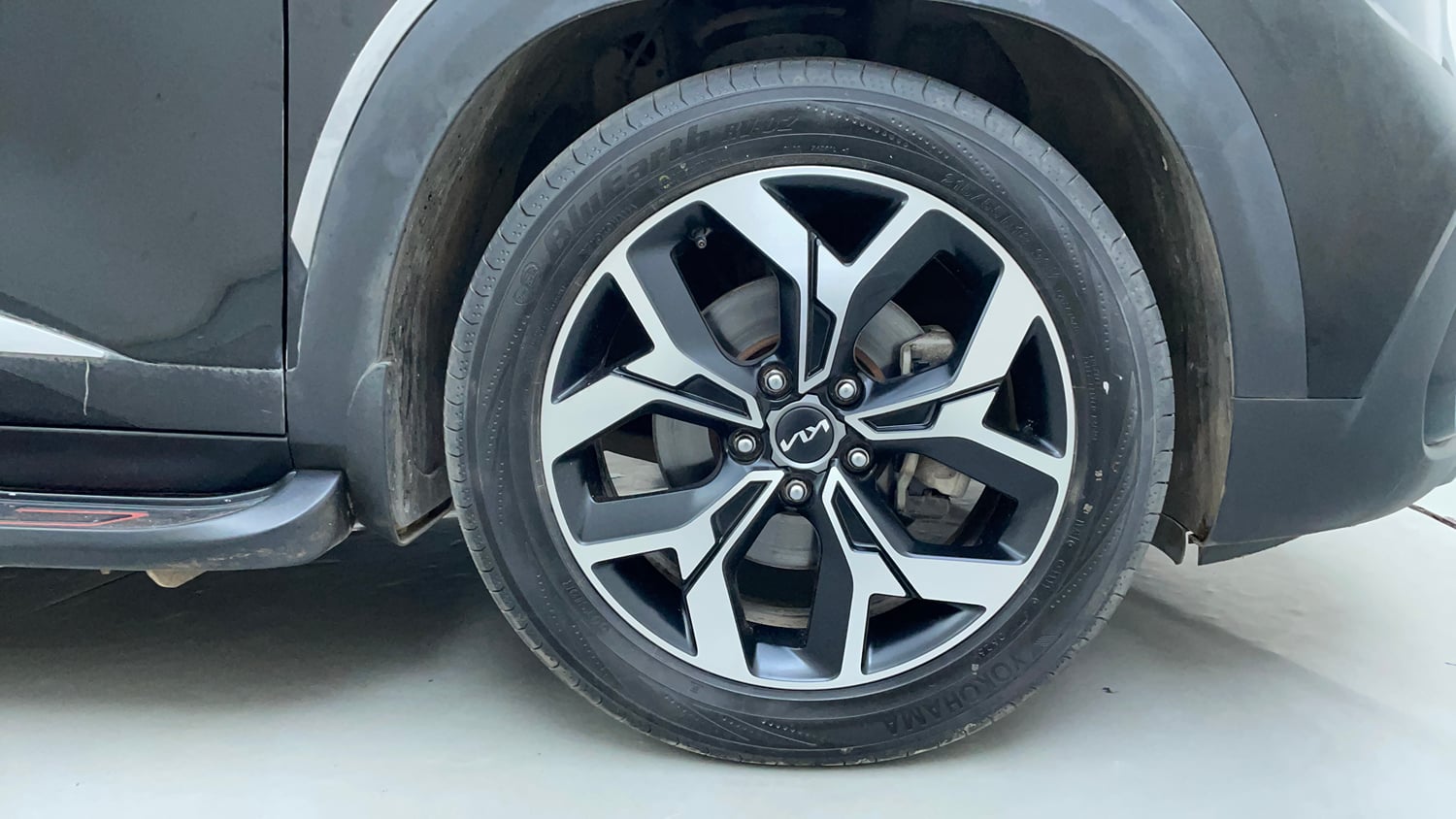 Used 2023 Kia Seltos GTX Plus 1.5 Turbo Petrol DCT Petrol Automatic tyres RIGHT FRONT TYRE RIM VIEW