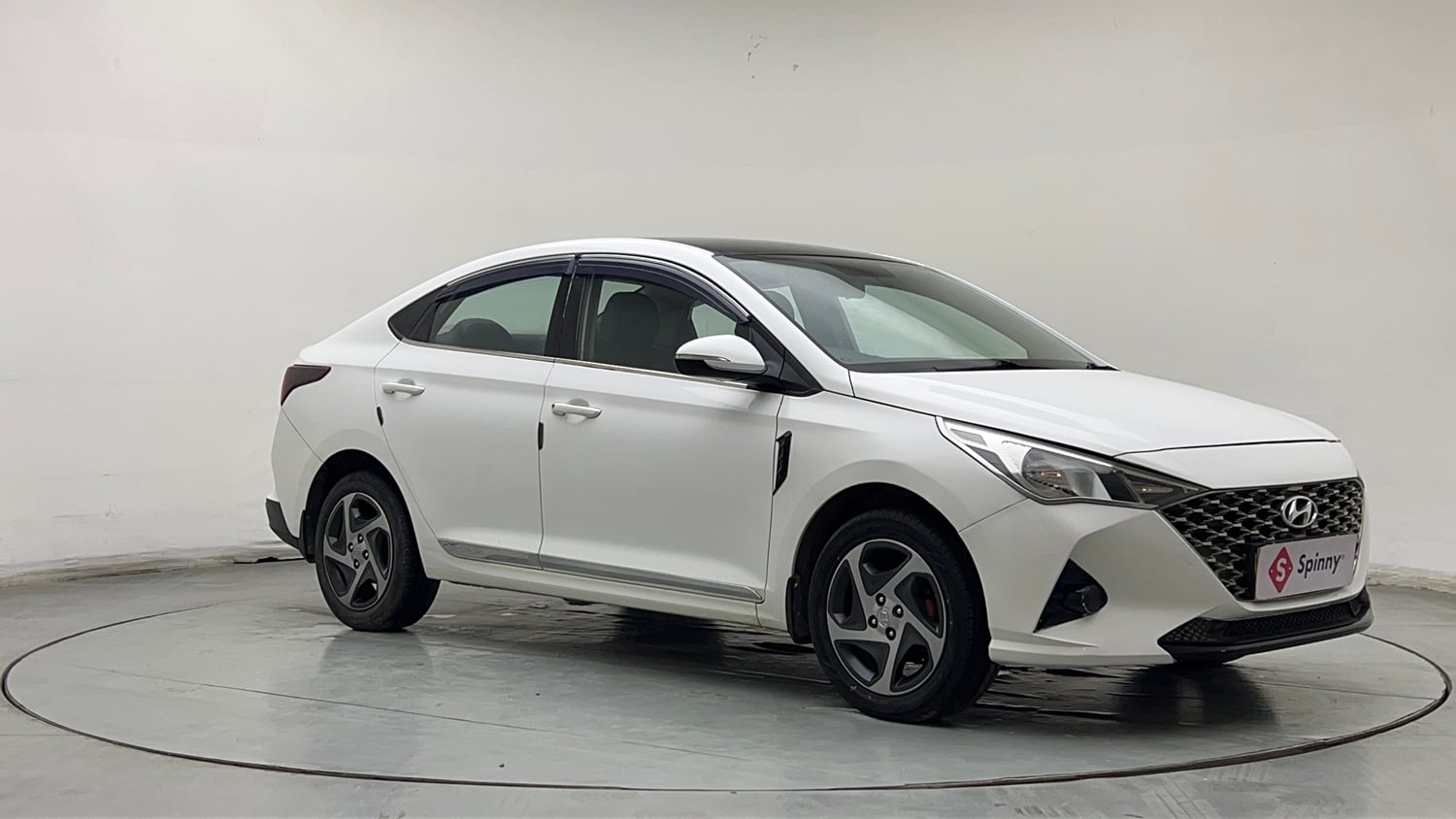 Used 2022 Hyundai Verna S Plus 1.5 VTVT Petrol Manual exterior RIGHT FRONT CORNER VIEW