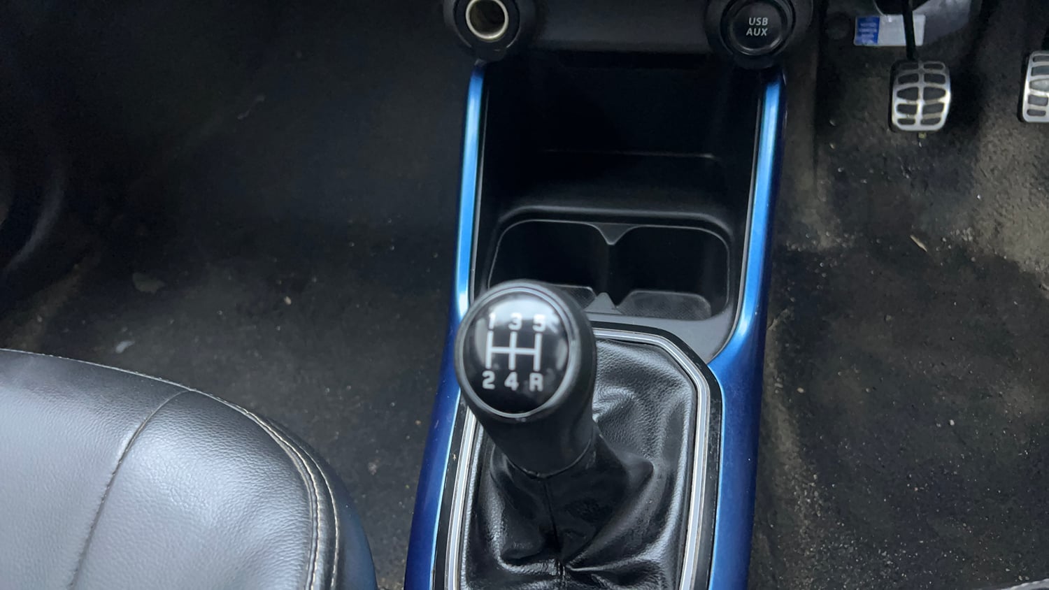 Used 2018 Maruti Suzuki Ignis Delta 1.2 MT Petrol Manual interior GEAR  KNOB VIEW