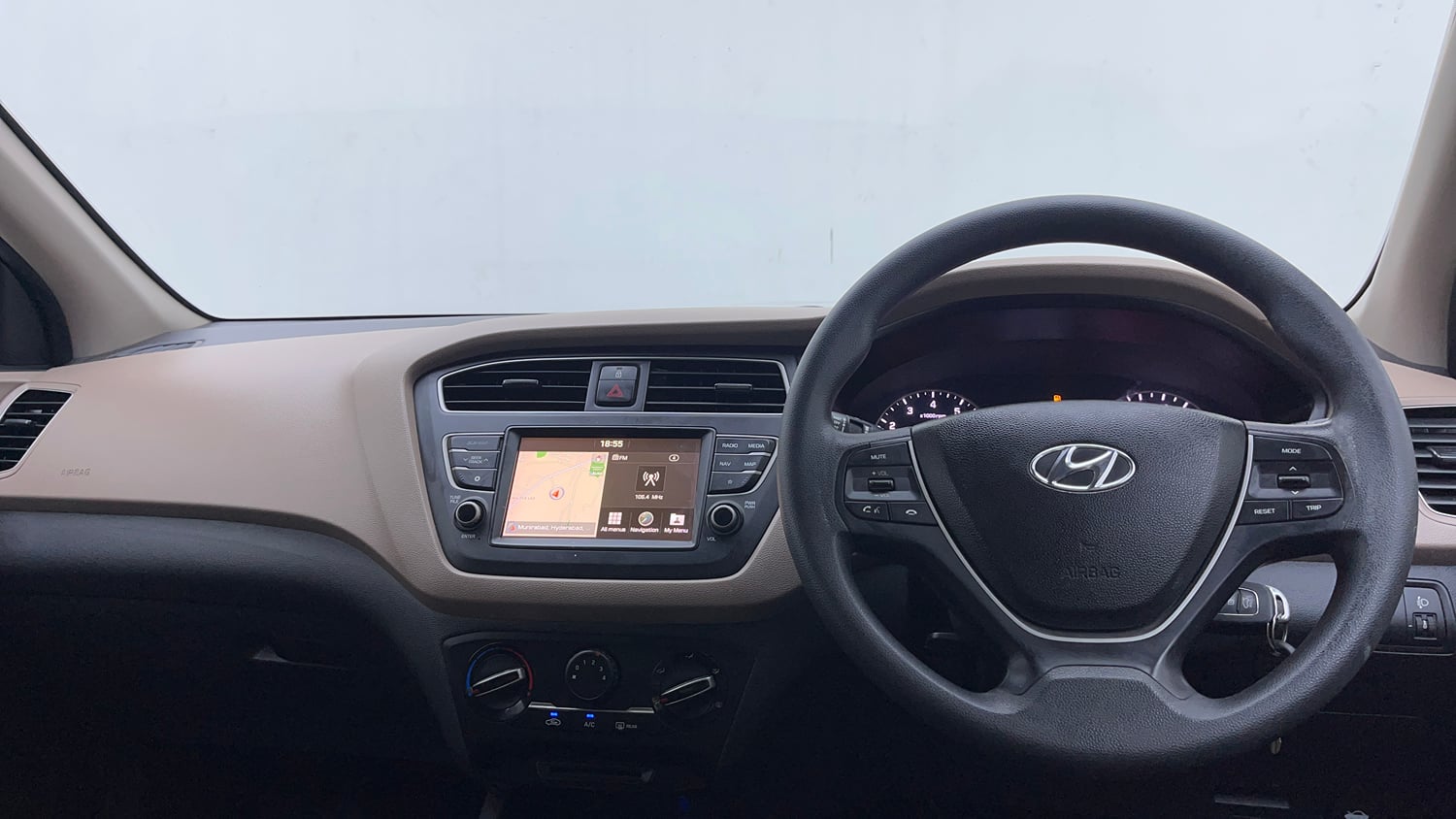 Used 2020 Hyundai Elite i20 Sportz Plus 1.2 Petrol Manual interior DASHBOARD VIEW