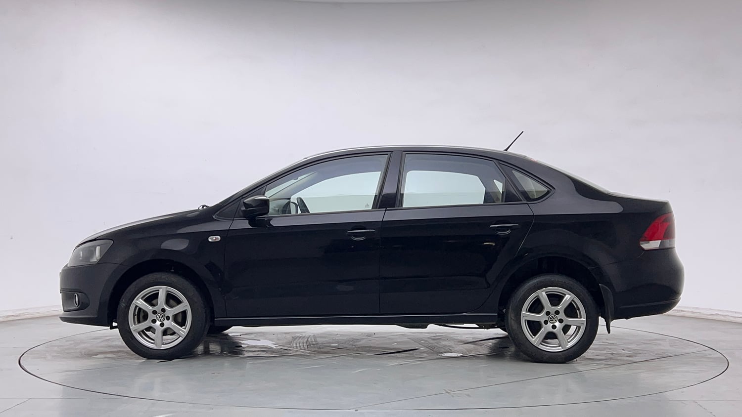 Used 2013 Volkswagen Vento Highline Petrol AT Petrol Automatic exterior LEFT SIDE VIEW