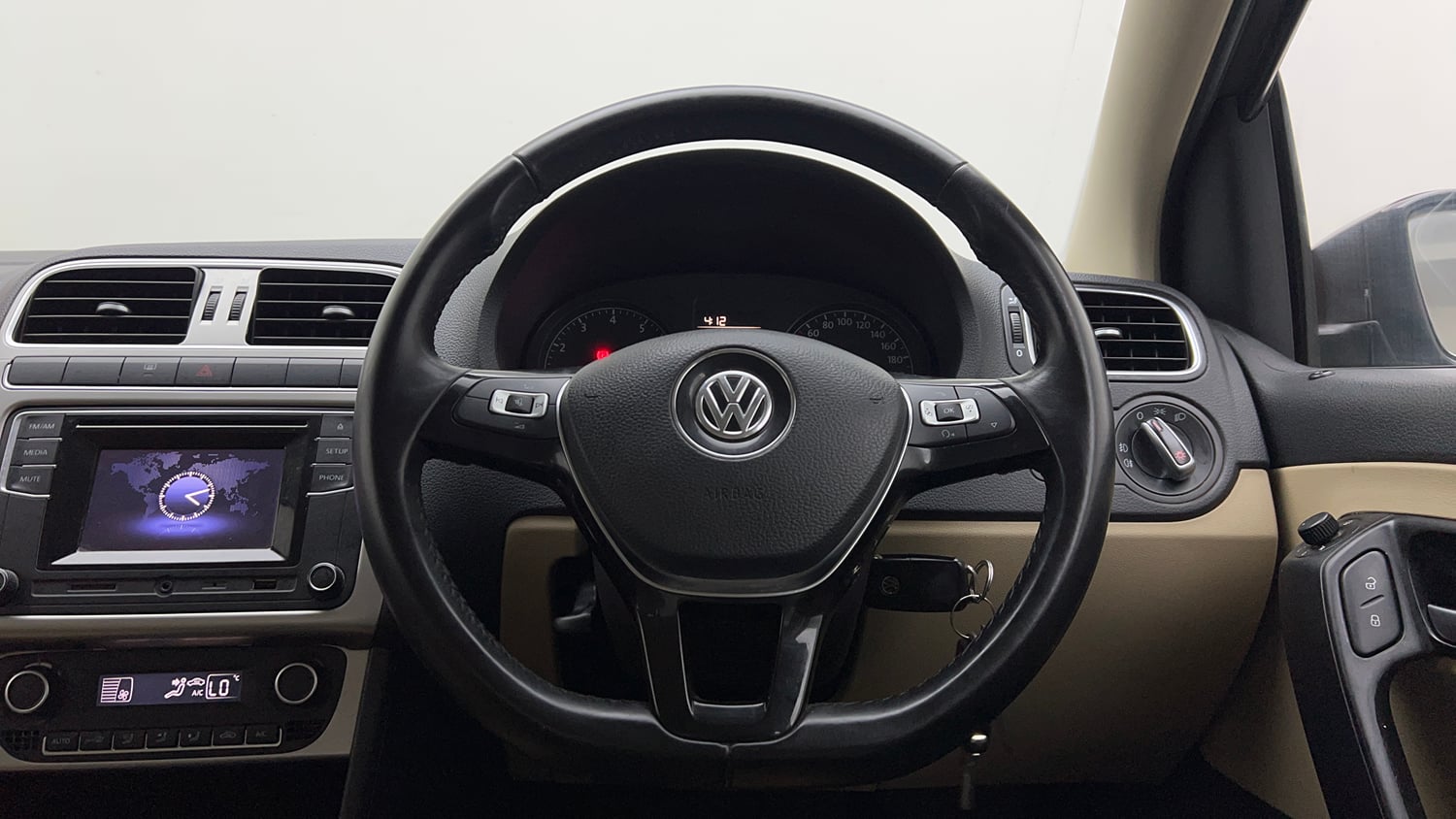 Used 2017 Volkswagen Ameo Highline1.2L (P) Petrol Manual interior STEERING VIEW