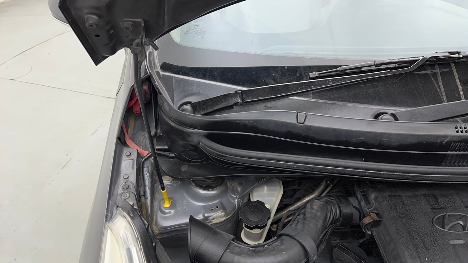 Used 2017 Hyundai Grand i10 Sportz (O) 1.2 kappa VTVT CNG (Outside Fitted) Cng Manual engine ENGINE RIGHT SIDE HINGE & APRON VIEW