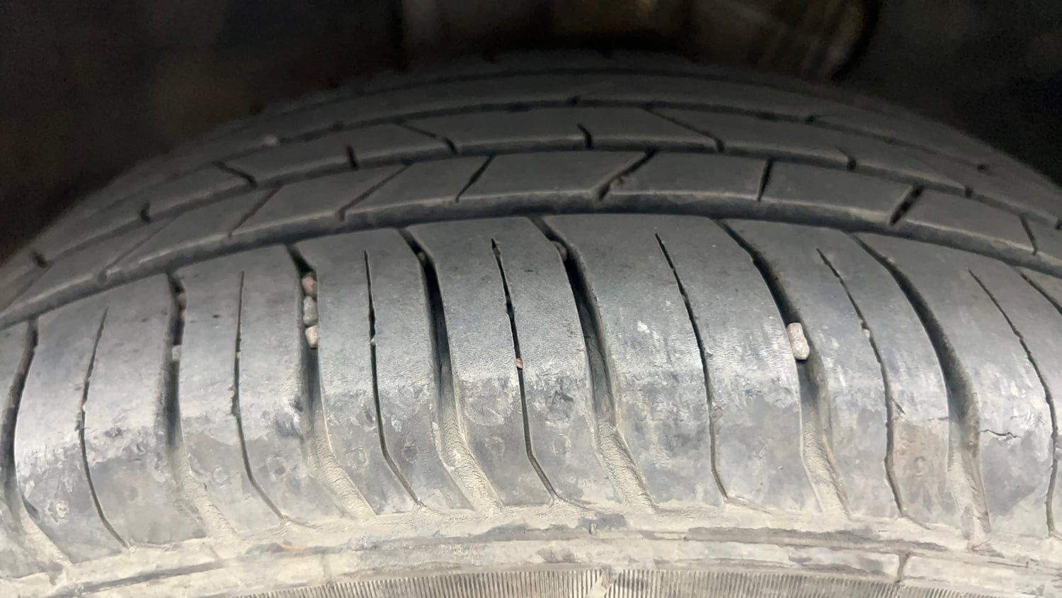 Used 2022 Skoda Slavia Ambition 1.0L TSI AT Petrol Automatic tyres LEFT FRONT TYRE TREAD VIEW