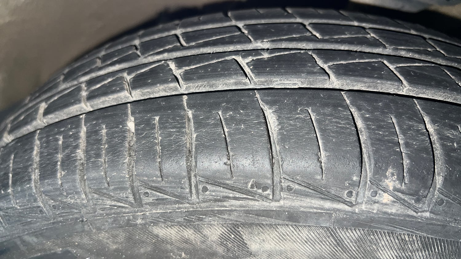 Used 2021 Maruti Suzuki Alto 800 LXi (O) Petrol Manual tyres RIGHT FRONT TYRE TREAD VIEW