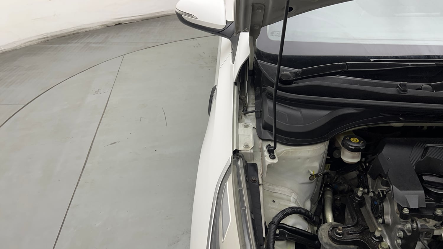 Used 2022 Hyundai Verna S Plus 1.5 VTVT Petrol Manual engine ENGINE RIGHT SIDE HINGE & APRON VIEW