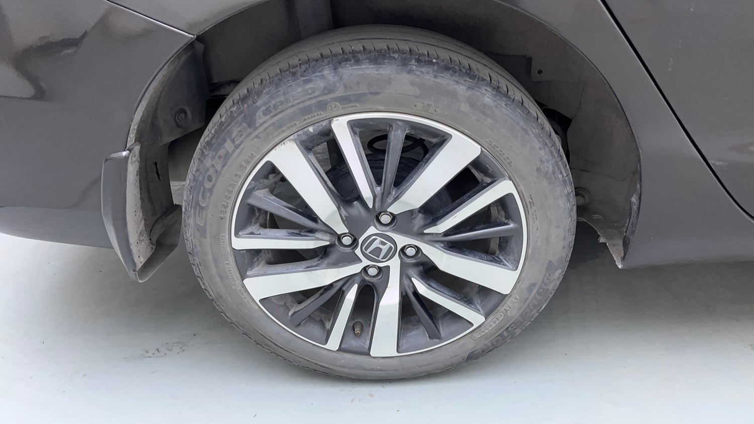 Used 2020 Honda City VX CVT Petrol Petrol Automatic tyres RIGHT REAR TYRE RIM VIEW
