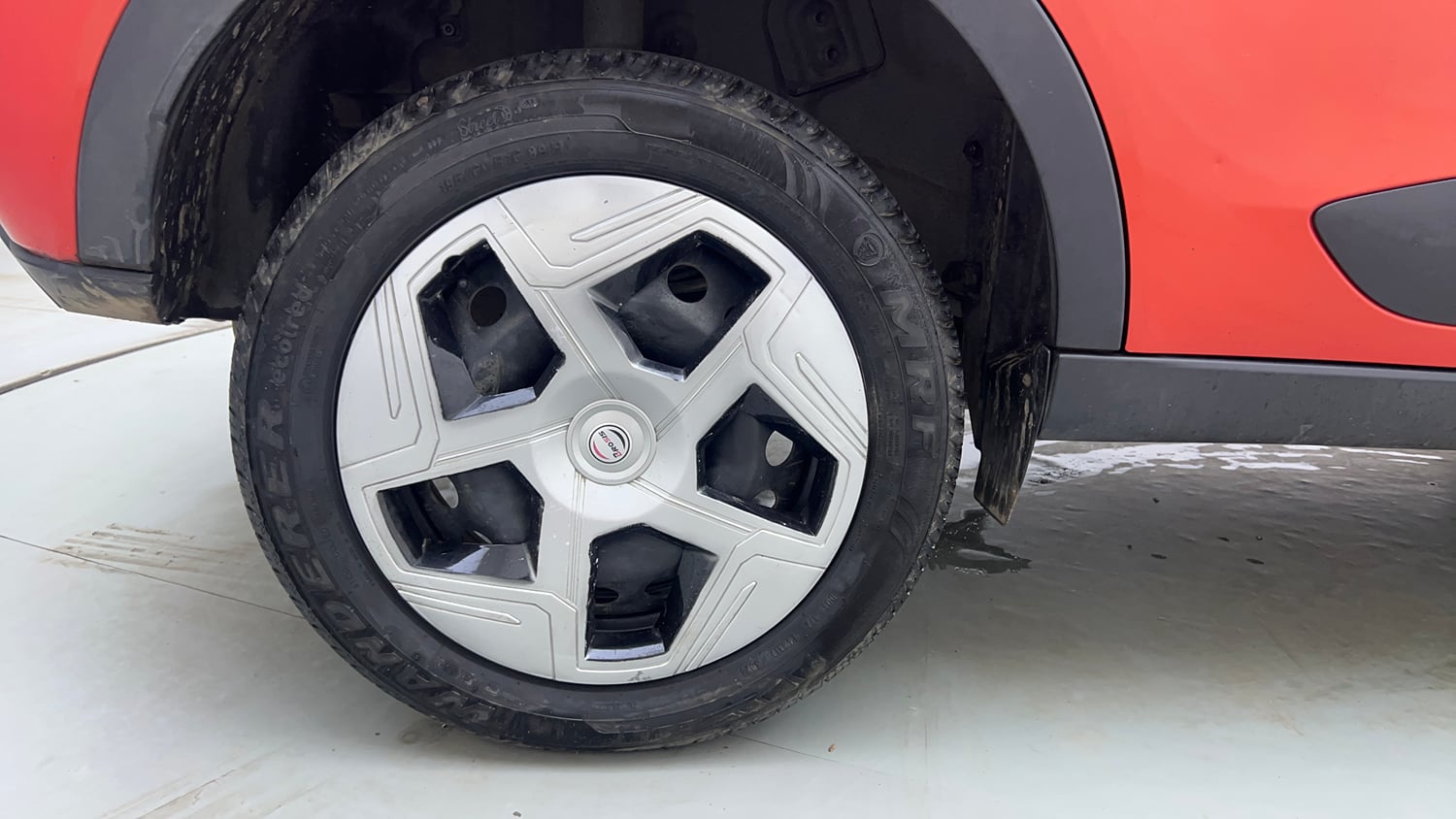 Used 2022 Tata Nexon XM Petrol Manual tyres RIGHT REAR TYRE RIM VIEW