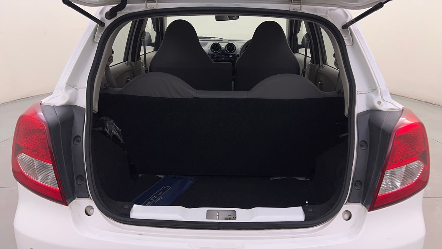 Used 2015 Datsun GO T Petrol Manual interior DICKY INSIDE VIEW