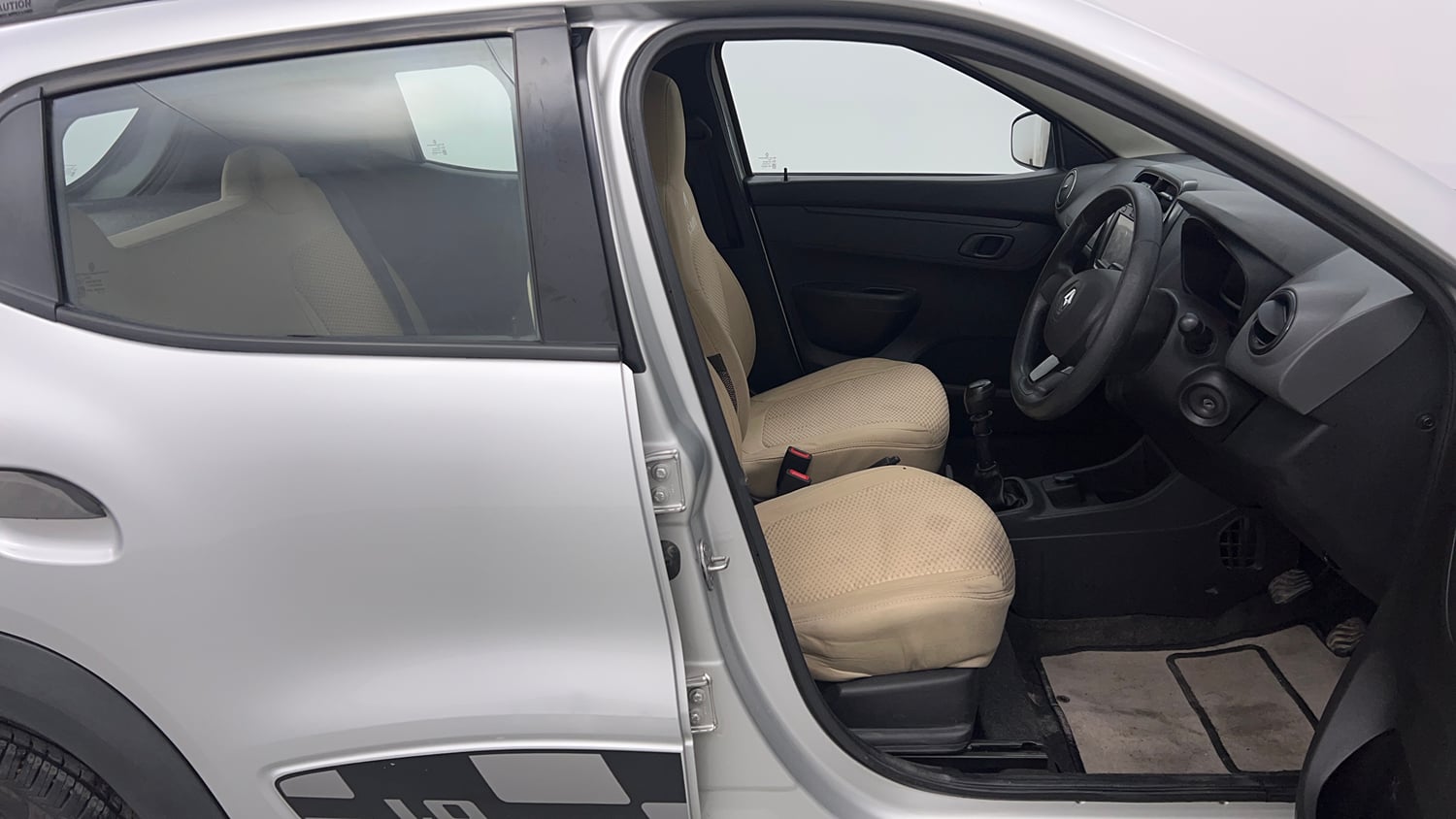Used 2018 Renault Kwid 1.0 RXT Petrol Manual interior RIGHT SIDE FRONT DOOR CABIN VIEW