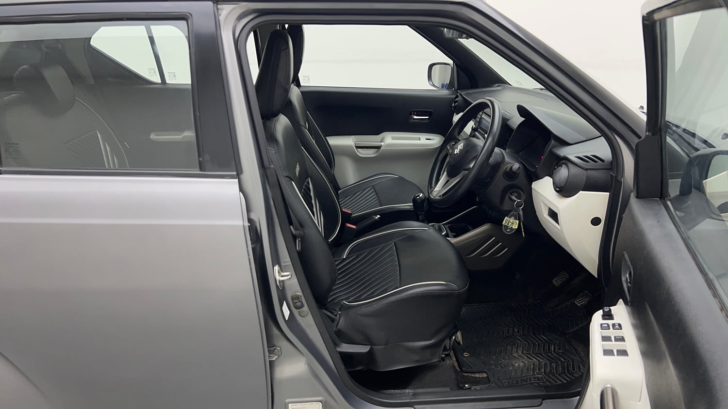 Used 2017 Maruti Suzuki Ignis Delta 1.2 MT Petrol Manual interior RIGHT SIDE FRONT DOOR CABIN VIEW