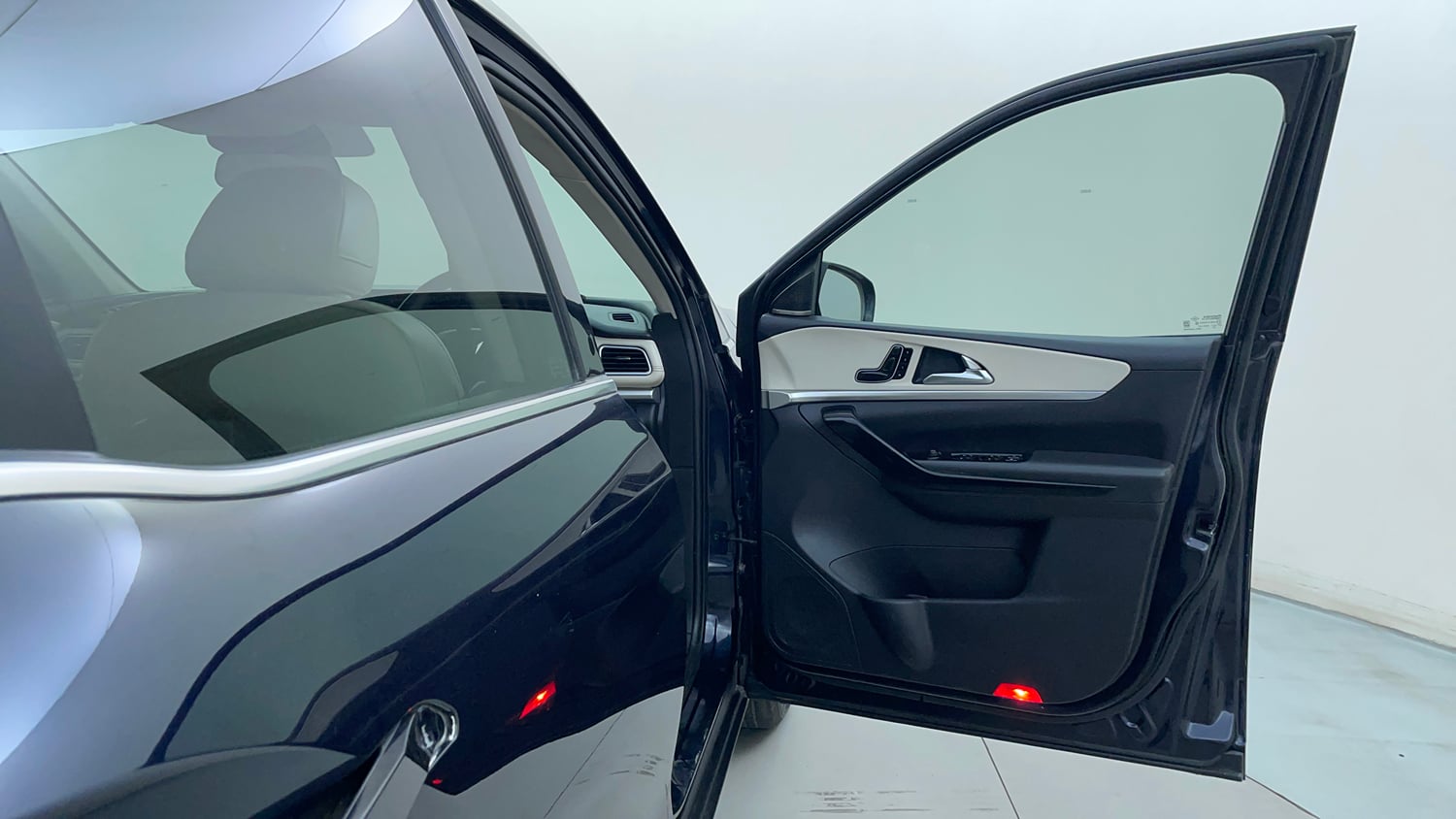 Used 2026 Mahindra XUV700 AX 7 Petrol AT Luxury Pack 7 STR Petrol Automatic interior RIGHT FRONT DOOR OPEN VIEW