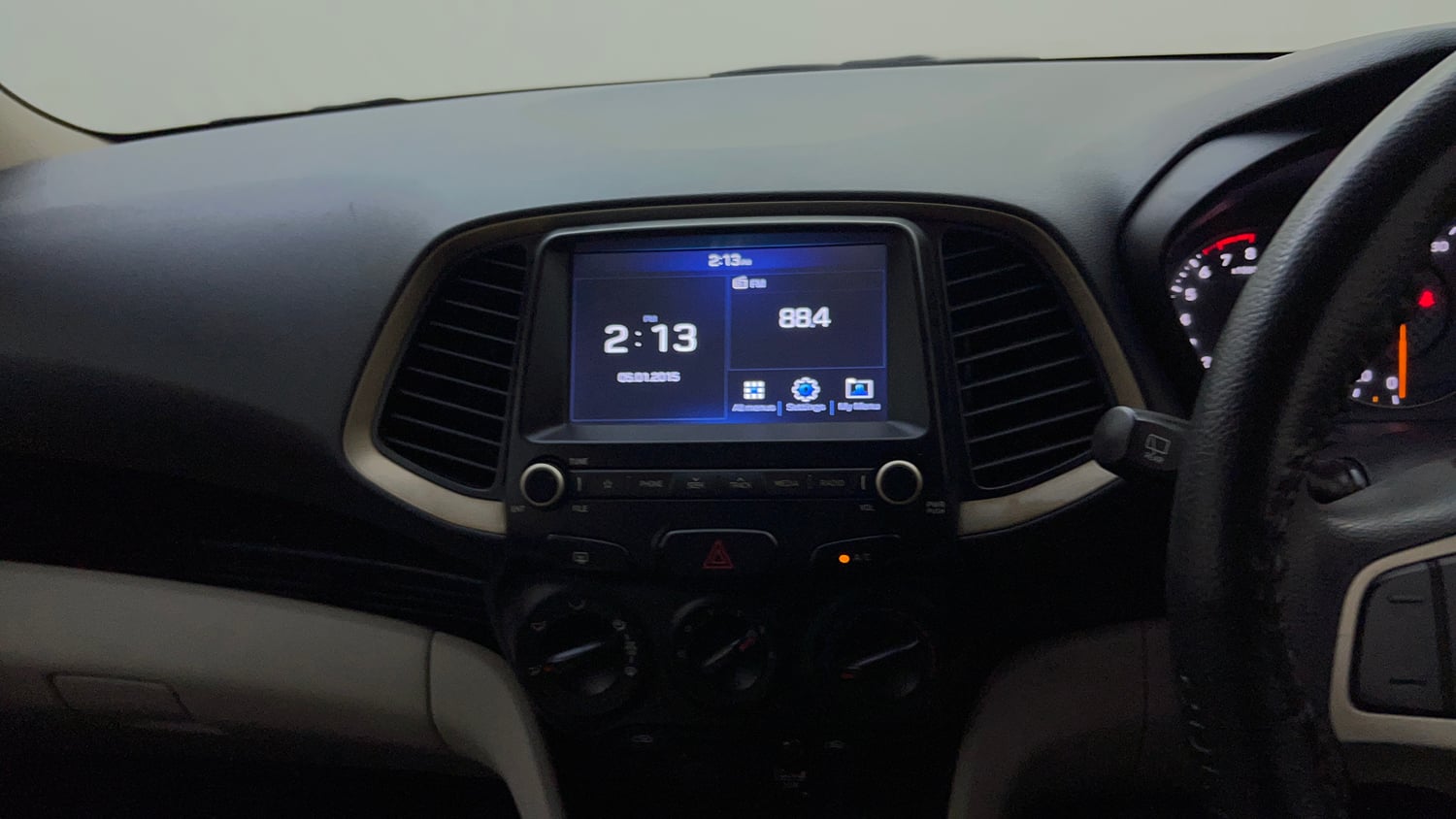 Used 2018 Hyundai Santro Asta Petrol Manual top_features Touch screen infotainment system