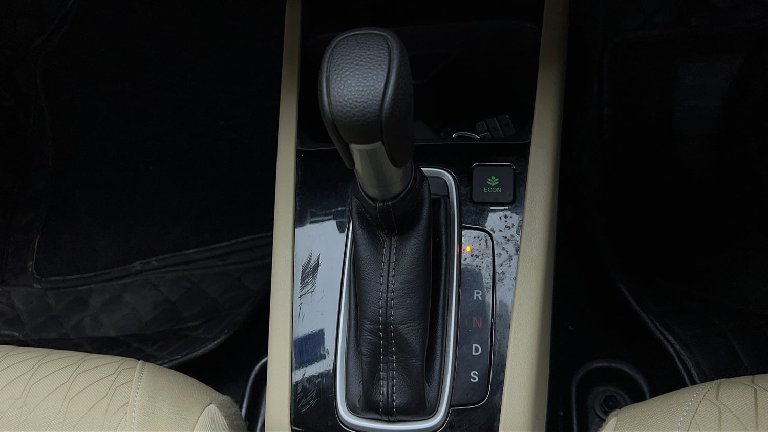 Used 2023 Honda City V Petrol CVT Petrol Automatic interior GEAR  KNOB VIEW