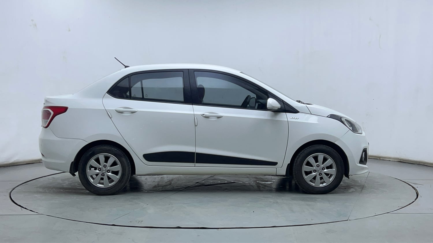Used 2015 Hyundai Xcent SX 1.2 Petrol Manual exterior RIGHT SIDE VIEW
