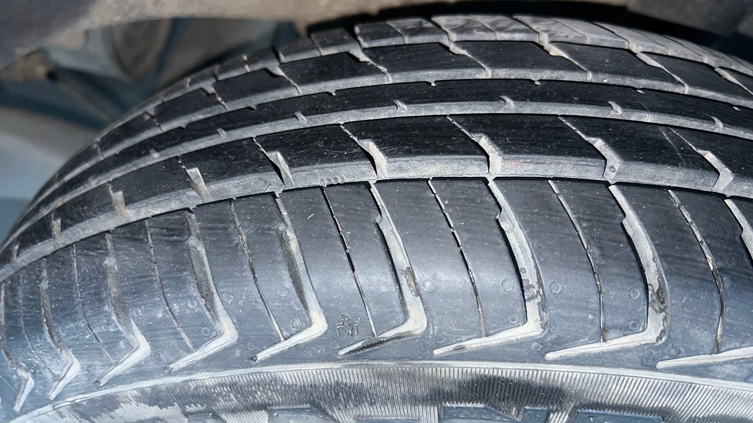 Used 2016 Renault Kwid 1.0 RXT Petrol Manual tyres LEFT REAR TYRE TREAD VIEW