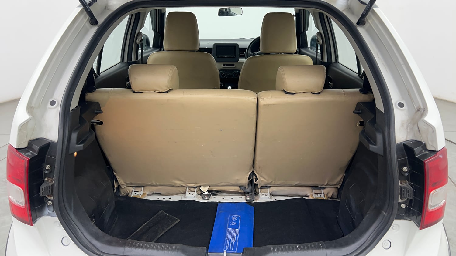 Used 2017 Maruti Suzuki Ignis Zeta 1.2 AMT Petrol Automatic interior DICKY INSIDE VIEW