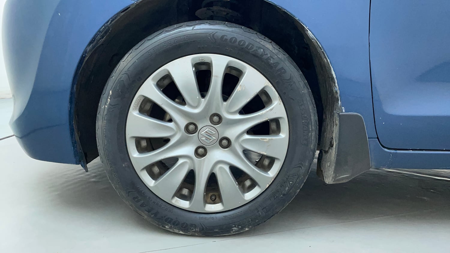 Used 2017 Maruti Suzuki Baleno Zeta 1.2 AT Petrol Automatic tyres LEFT FRONT TYRE RIM VIEW