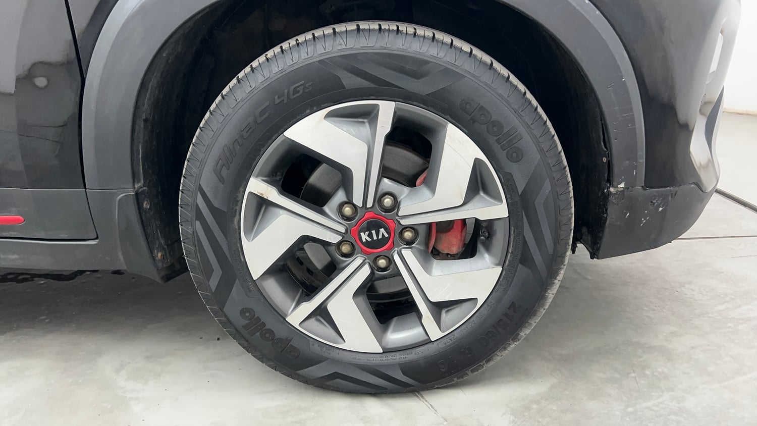 Used 2021 Kia Sonet GTX Plus 1.5 AT Diesel Automatic tyres RIGHT FRONT TYRE RIM VIEW