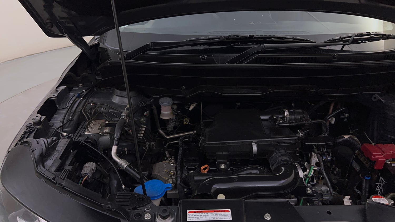Used 2023 Maruti Suzuki Brezza Vxi AT Petrol Automatic engine ENGINE RIGHT SIDE HINGE & APRON VIEW