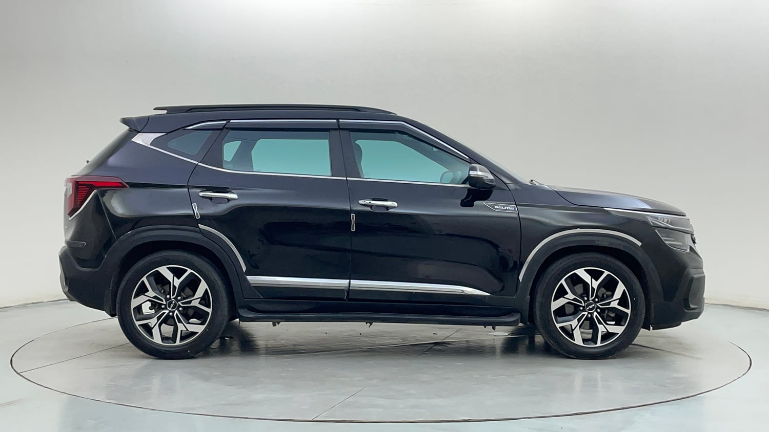 Used 2023 Kia Seltos GTX Plus 1.5 Turbo Petrol DCT Petrol Automatic exterior RIGHT SIDE VIEW