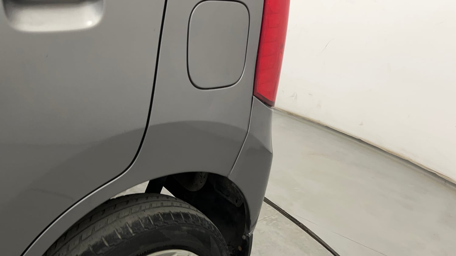 Used 2018 Maruti Suzuki Wagon R 1.0 VXI AMT Petrol Automatic dents MINOR SCRATCH