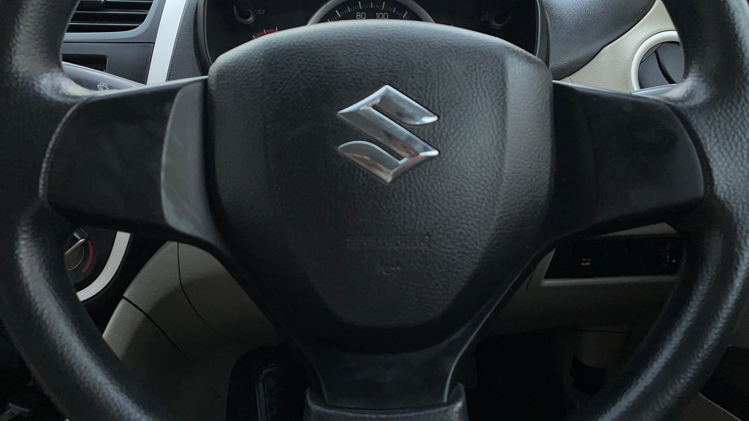 Used 2016 Maruti Suzuki Celerio VXI (O) AMT Petrol Automatic top_features Airbags