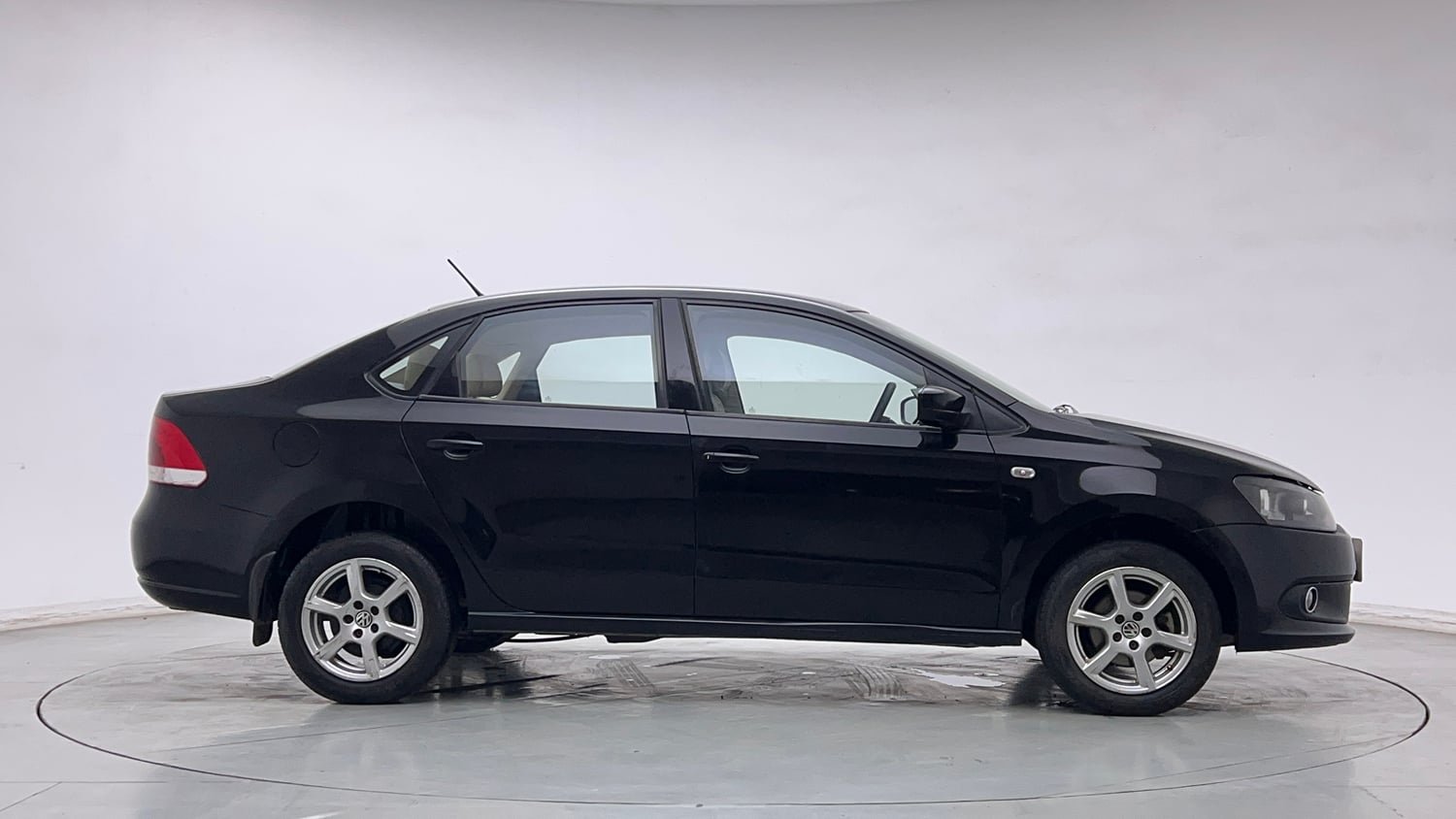 Used 2013 Volkswagen Vento Highline Petrol AT Petrol Automatic exterior RIGHT SIDE VIEW