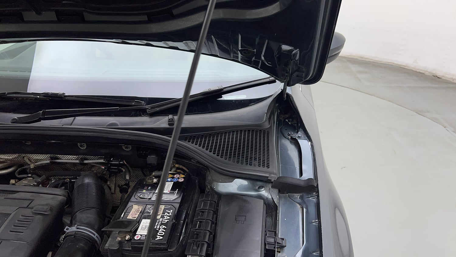 Used 2018 Skoda Octavia 1.8 TSI L&K Petrol Automatic engine ENGINE LEFT SIDE HINGE & APRON VIEW